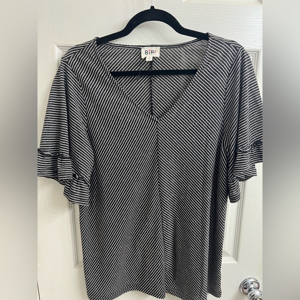 BiBi Black White Ruffle Flutter Sleeve Blouse Women's M NWOT